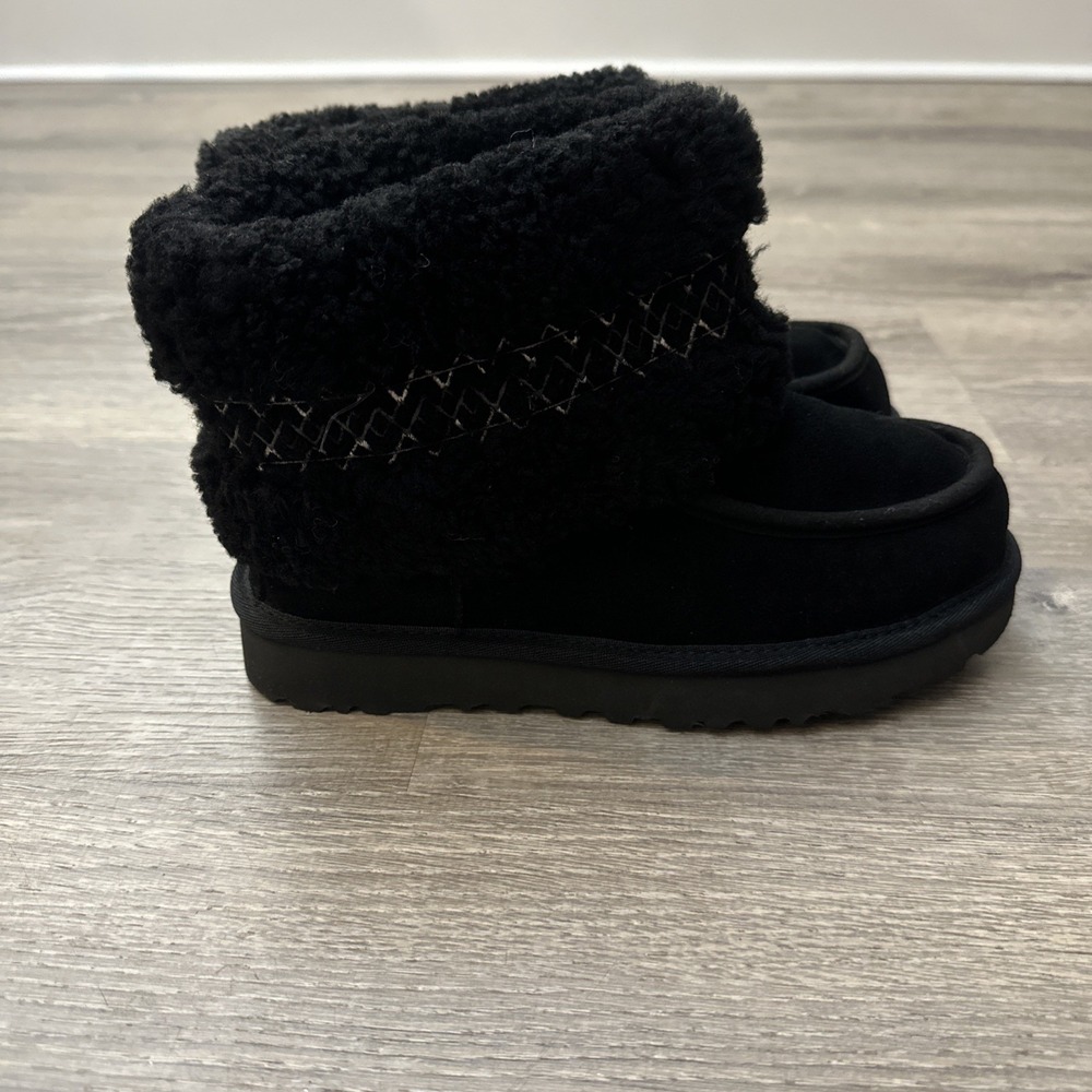 New UGG Mini Braid Boot Short Sheepskin Fur Black 1148930 Size 5